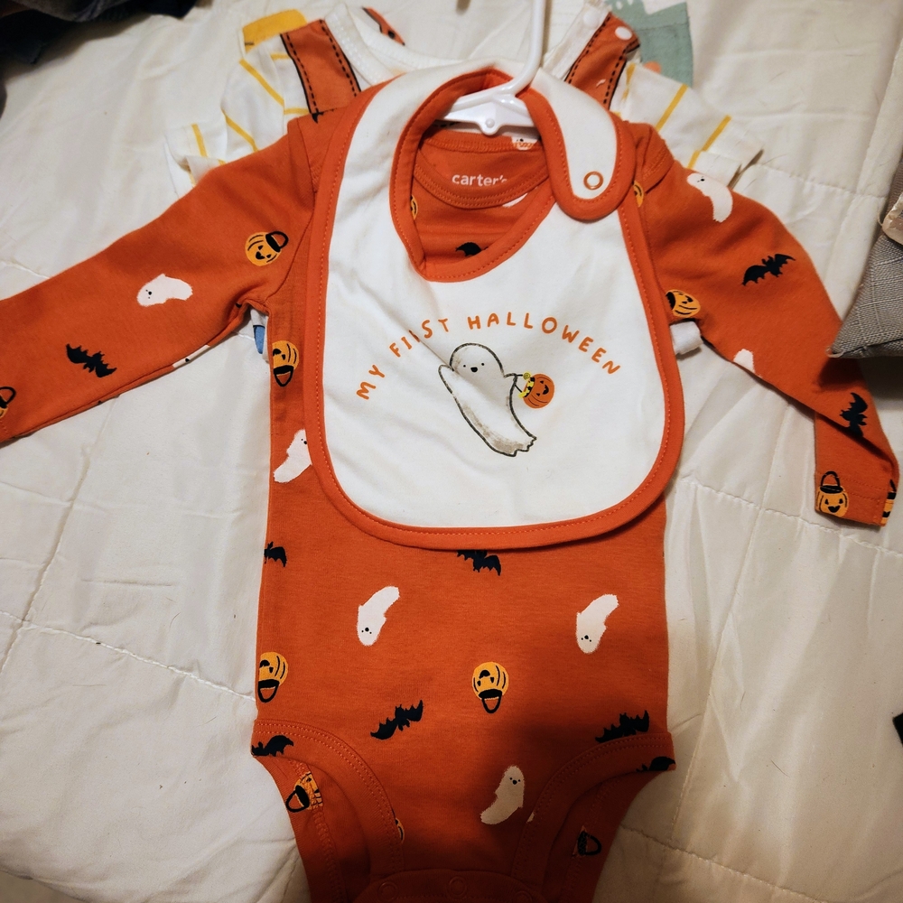 Carter's Halloween Baby Bodysuit and Bib Set